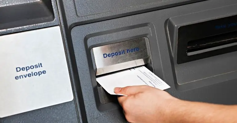 Cómo depositar un cheque por cajero automático Banco Provincia