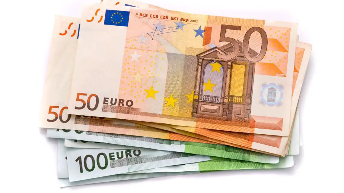 Imagen destacada del artículo Seguimiento en tiempo real: la evolución del tipo de cambio del Euro blue el miércoles 28 de junio de 2023