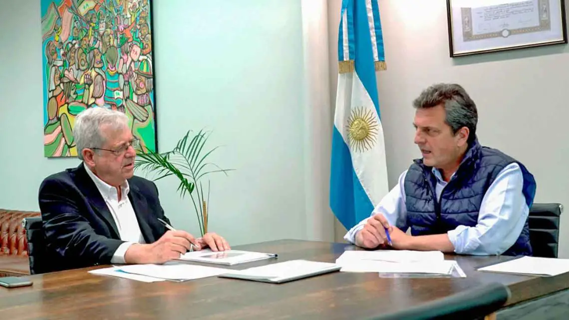 Imagen destacada del artículo Delegación económica argentina emprende viaje a Washington para negociar un renovado acuerdo con el FMI