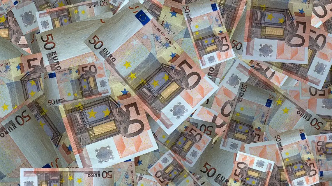 Imagen destacada del artículo El euro blue finalizó a qué valor en el mercado informal este lunes 3 de julio de 2023