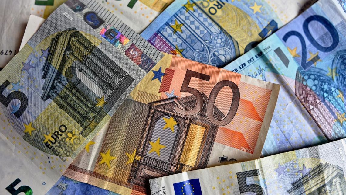 Imagen destacada del artículo Cotización en tiempo real del euro blue este viernes 28 de julio de 2023