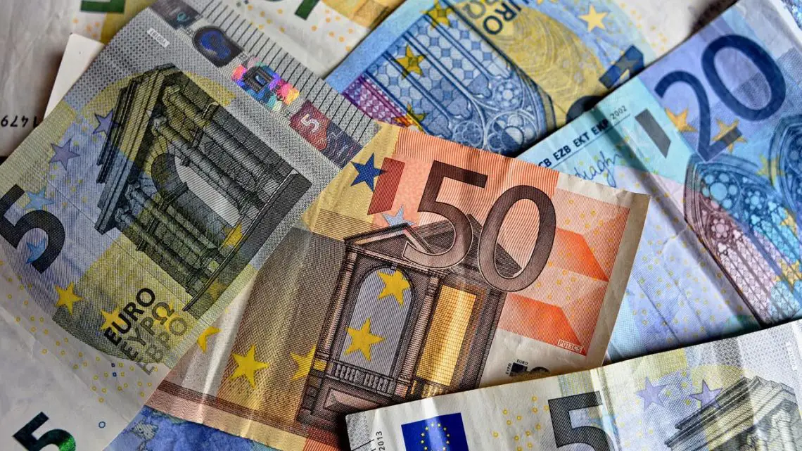 Imagen destacada del artículo Cotización del euro blue hoy: actualización constante del valor durante el lunes 3 de julio de 2023