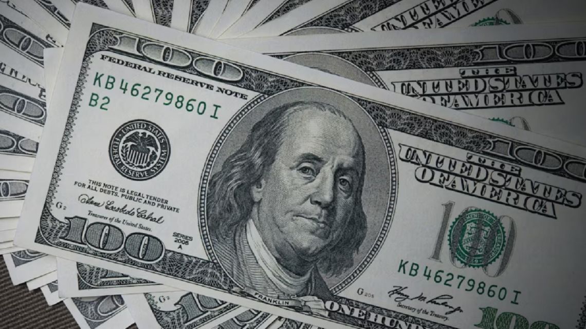 Imagen destacada del artículo El precio del dólar paralelo cerró en el mercado informal este miércoles 26 de julio de 2023