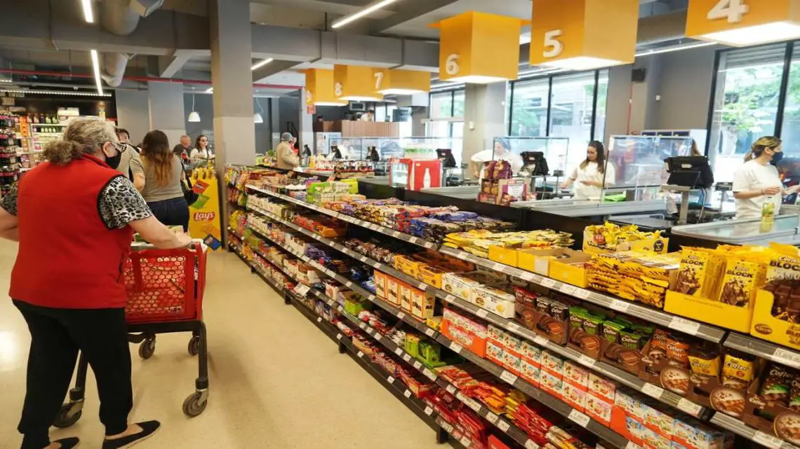 Imagen destacada del artículo El costo de la canasta de alimentos en la Ciudad Autónoma de Buenos Aires aumentó un 6,62% en julio, llegando a acumular un 72,34% en lo que va del año