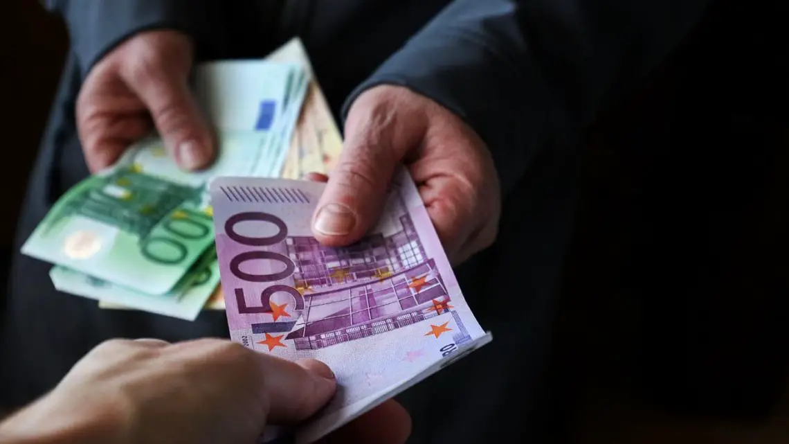 Imagen destacada del artículo ¿Cuál fue la cotización del euro paralelo en el inicio de la semana, el lunes 14 de agosto de 2023?